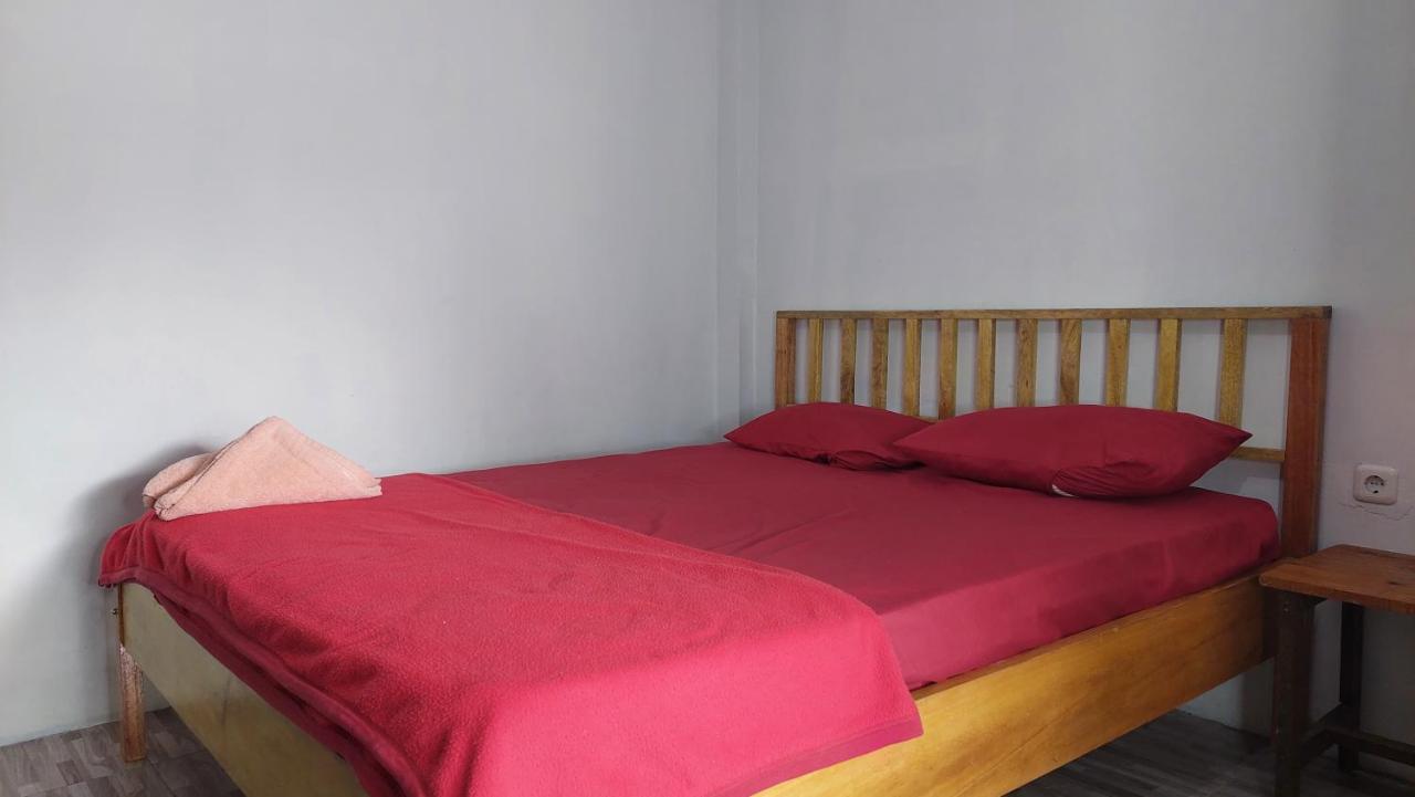 Harry & Mimin Homestay โกรอนตาโล ภายนอก รูปภาพ
