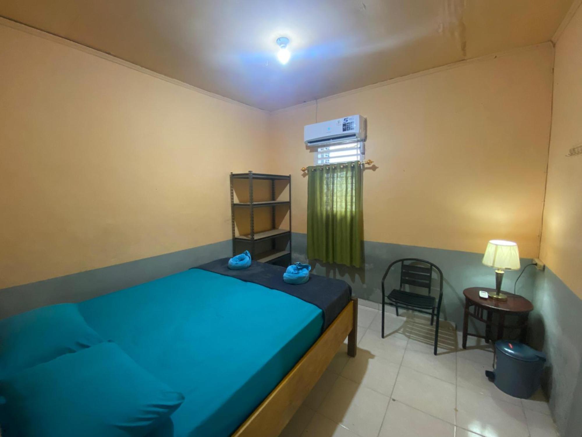 Harry & Mimin Homestay โกรอนตาโล ภายนอก รูปภาพ